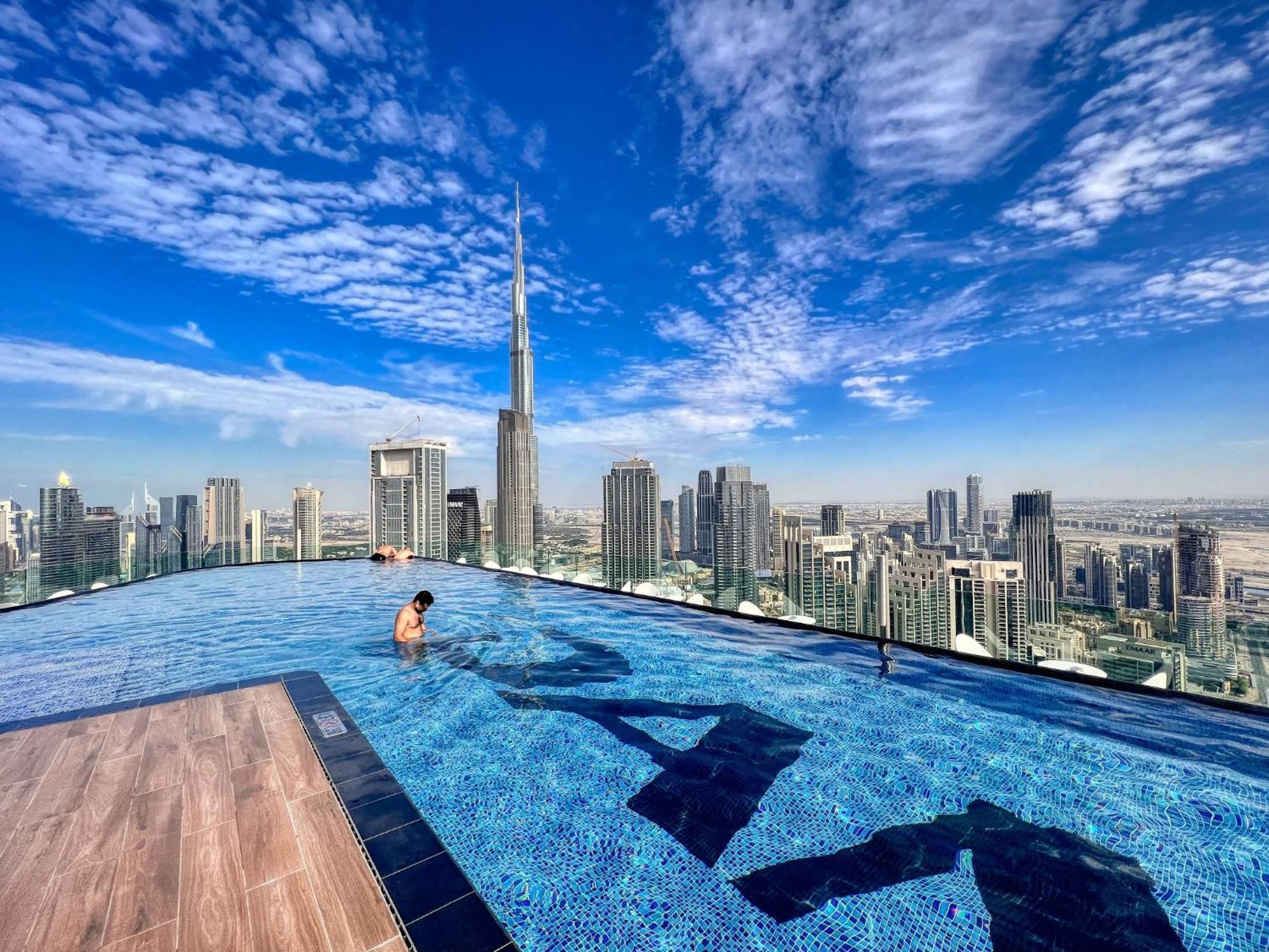 Highest Infinity Pool In Downtown Apartment