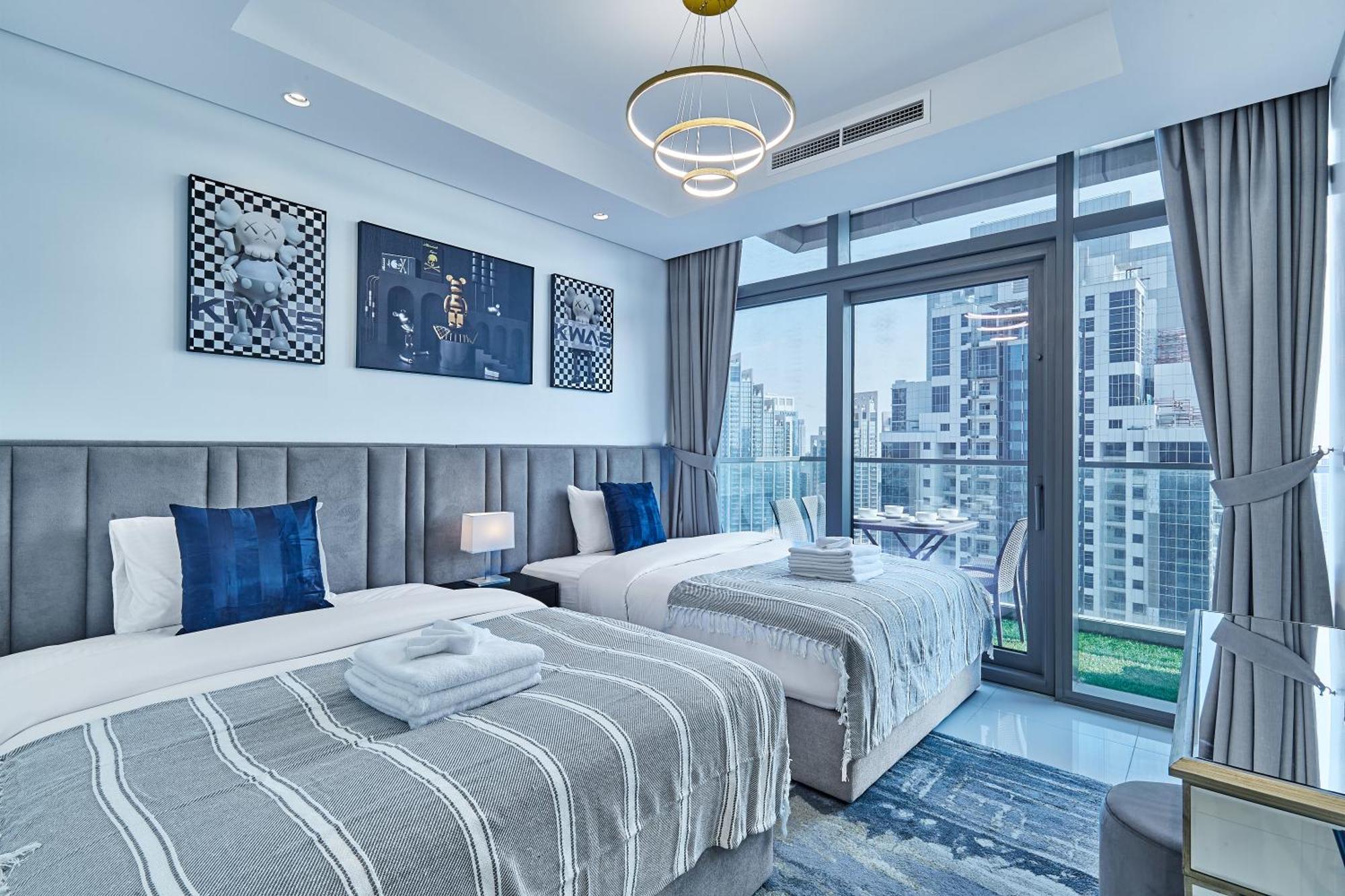 Highest Infinity Pool In Downtown Apartment Dubai