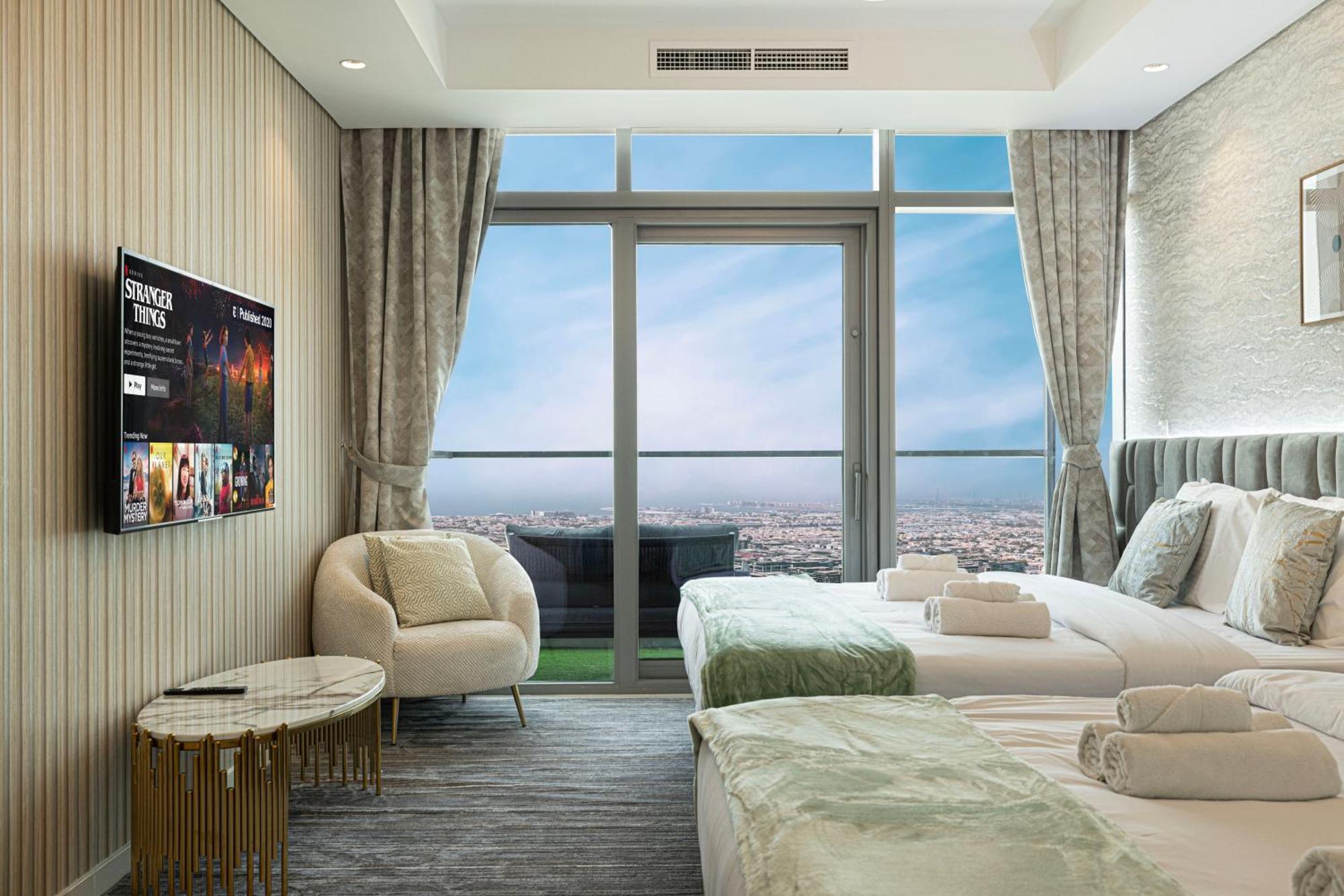 Highest Infinity Pool In Downtown Apartment Dubai